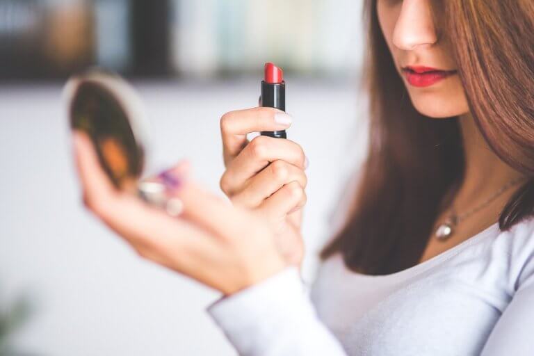 Measuring the "Lipstick Effect" on Online Retail